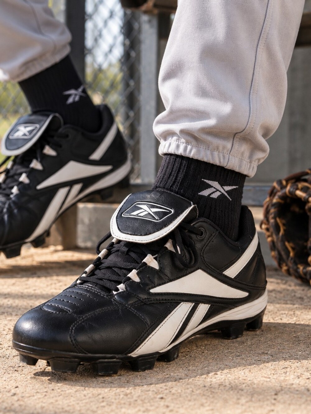 Reebok Men’s Black White Baseball Cleats Size 10